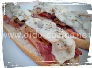 Tosta de champiñoles con jamón serrano